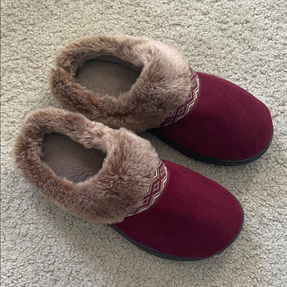 Isotoner Burgundy and Tan Faux Fur Slippers